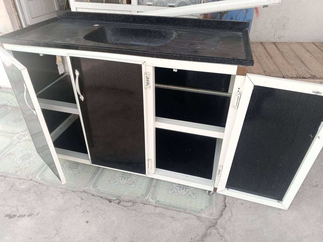 مرحبا أغراض للبيع للعنوان بعشيقة شارع النفوس القديم حي الجبل ***********
