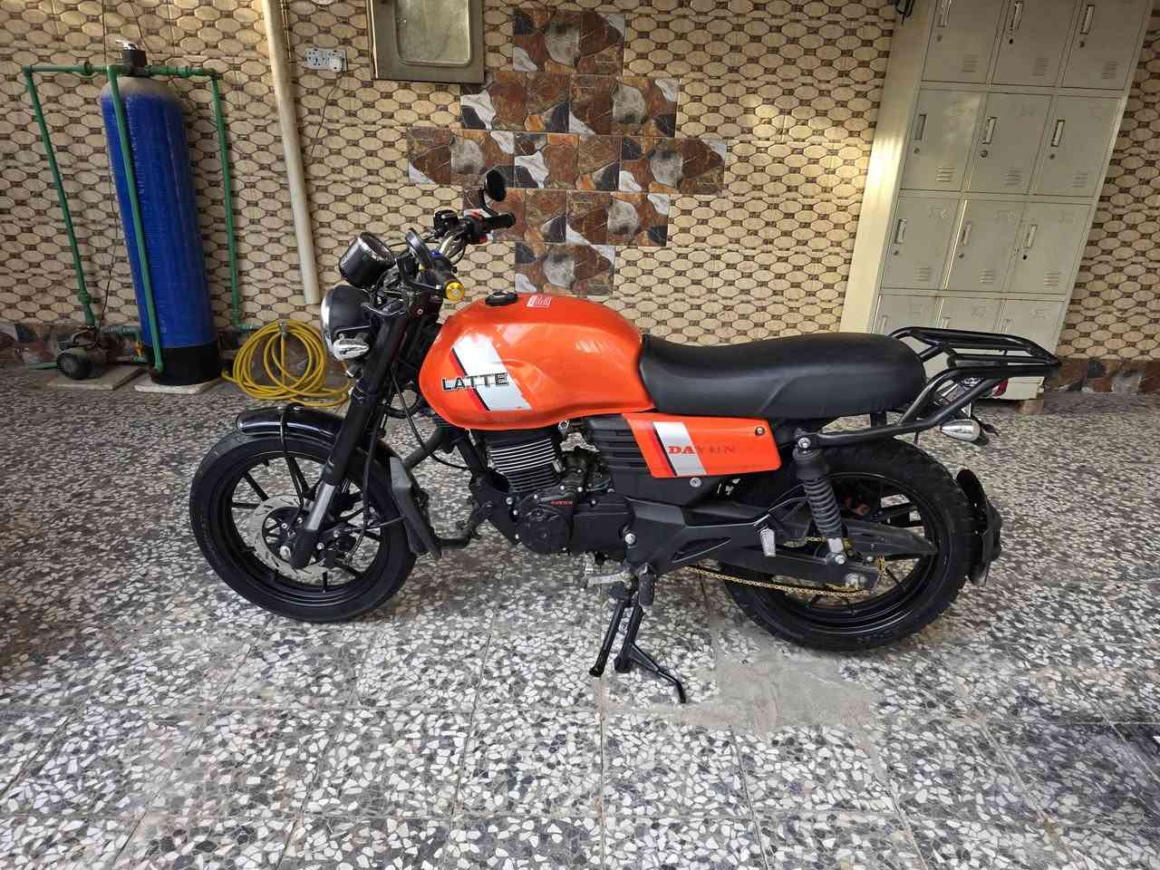 الحلال للبيع
دايون لاتي 2023 سعرها مليونين 
اوراق اصولي أوراق اصولي ركز عليك الله مو رقم 
وكيلها نجف 
مكينه 200 
مكفوله كفاله عامه 
دراجه جديده ونضافه كدامكم 
مكاني نجف عسكري مدارس 
اي ستفسار راسلني وخادم 
كل تفاصيل ذكرتها ماتشتري لاتعبني فدوه


**إذا كنت صاحب هذا الإعلان وتريد حذفه لأي سبب، رجاءا أرسل رسالة إلى الدعم الفني**