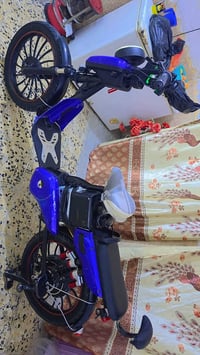 دراجه للبيع ربع بطاريات دراجه ما عامله شيء سعرها 300 وبيها مجال0780321...