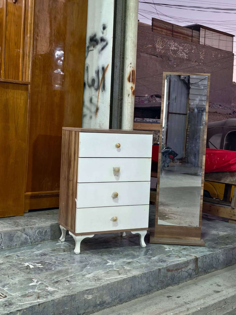 السلام عليكم غرفه نوم تركيه 8 قطع السعر 650 مع شد ونقل توصلك للتواصل ***********
🛑🛑مميزاته 
برغي حديد
جوي حديد  
فولل نظافه
