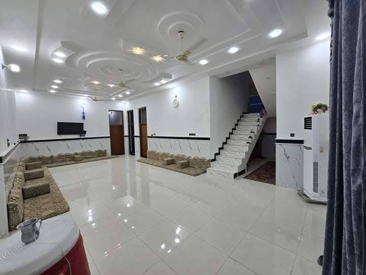 السلام عليكم ورحمة الله وبركاته 
اخوان بيت للبيع 
المساحه 450 متر 
يحتوي على استقبال 10×5
وصاله 10*5
وغرف عدد3 مساحه5ونص*4
ومطبخ5*4
وصحيات داخليه  وخارجيه 
بناء حديث كما موضح بالصور في ماشوشه حي الزهراءقرب مدرسه امام الموحدين الجديدة 
للاستفسار: الاتصال على الارقام التاليه ✨👍
 0772351158

***********
