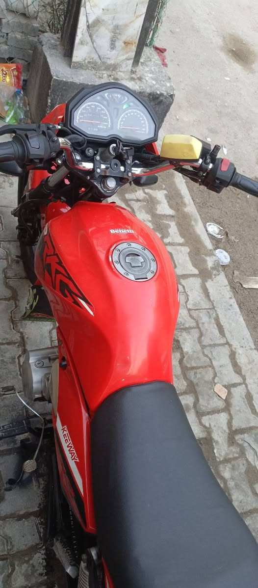 دراجه للبيع
سلام عليكم دراجه كي واي شركه بنلي مديل 2021 دراجه رقم جديد. سنويه شوفت عينك نضيفه فول مكينه مجفته تجفيت مضبوط  فقط بستم الطابوكه نفسه وياهه صندوك دلفري ومرايات وستان مبايل وشاحنه سعر 1800 للاستفسار ***********
