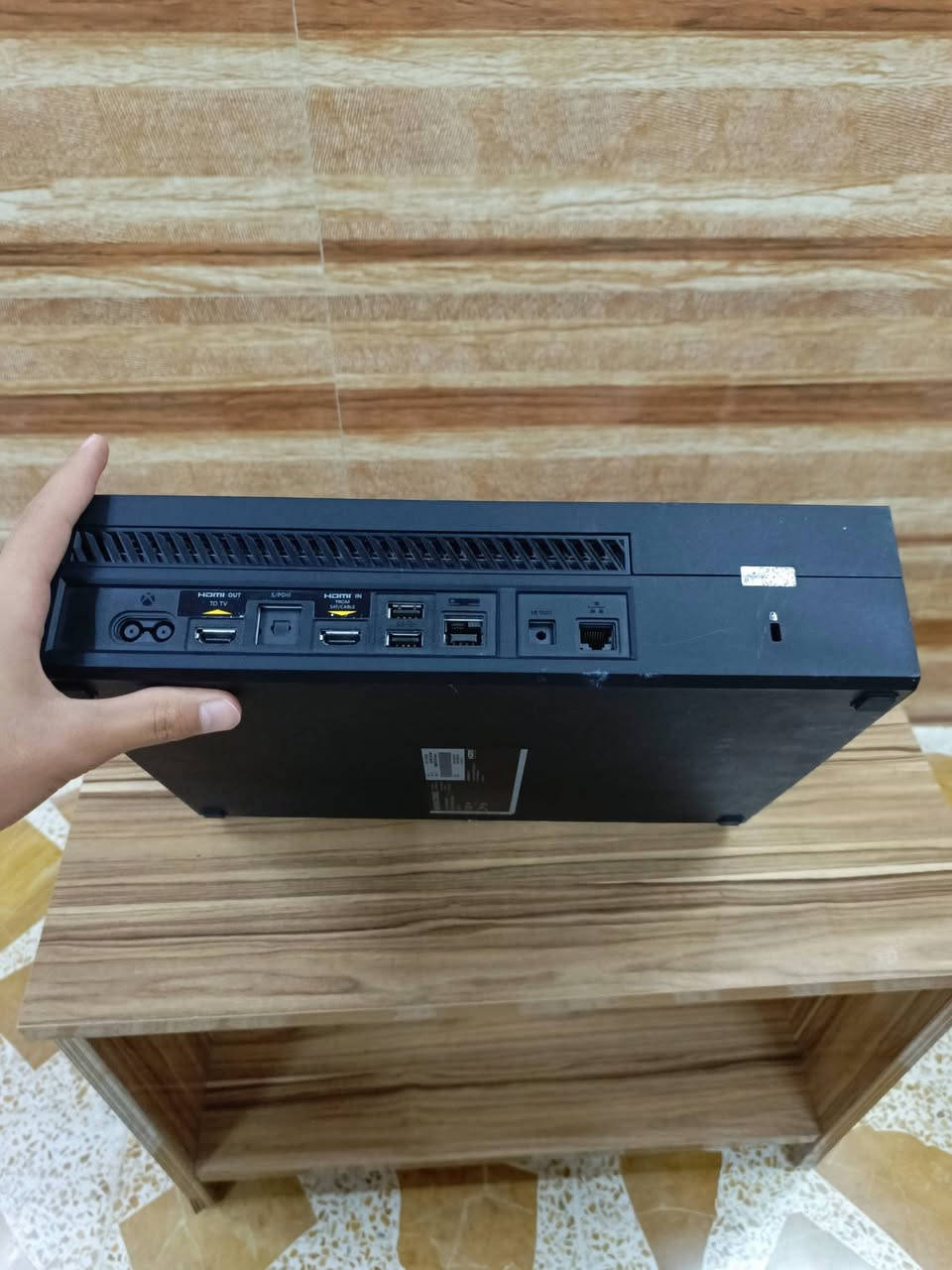 Xbox One 
500GB
ممفتوح لوك ستيكر 
جوستك واحد اصلي 
السعر 120
العنوان موصل حي سومر مكتب الحسن متوفر توصيل لجميع المحافضات 
***********
***********
