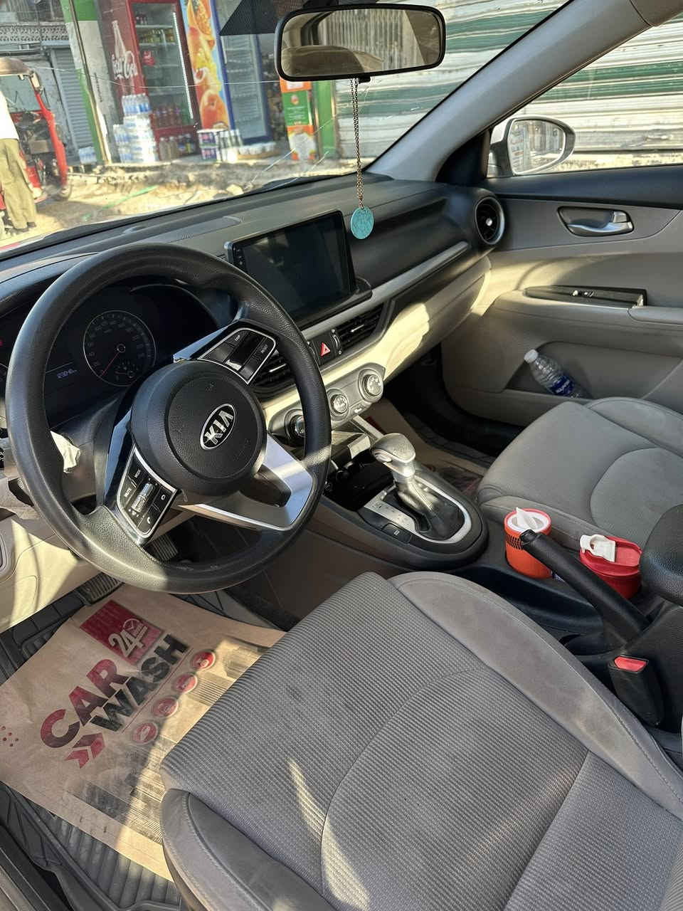 السلام عليكم سيراتو موديل ٢٠١٩ خليجي محرك ٢٠٠٠ دوش رقم بغداد الدولي تبريد قطعتين مري شفط وكامره وباقي المواصفات العاديه السياره ب اسمي ماشية ١٢٧ الف كيلو السياره بيها بارد بالجاملغ الخلفي يم قبق البنزين وبيها تقريبا ٣ رصعات خفيفه رايدها بيع او مراوس بكورلا هايبرد حسب القناعه 
***********
