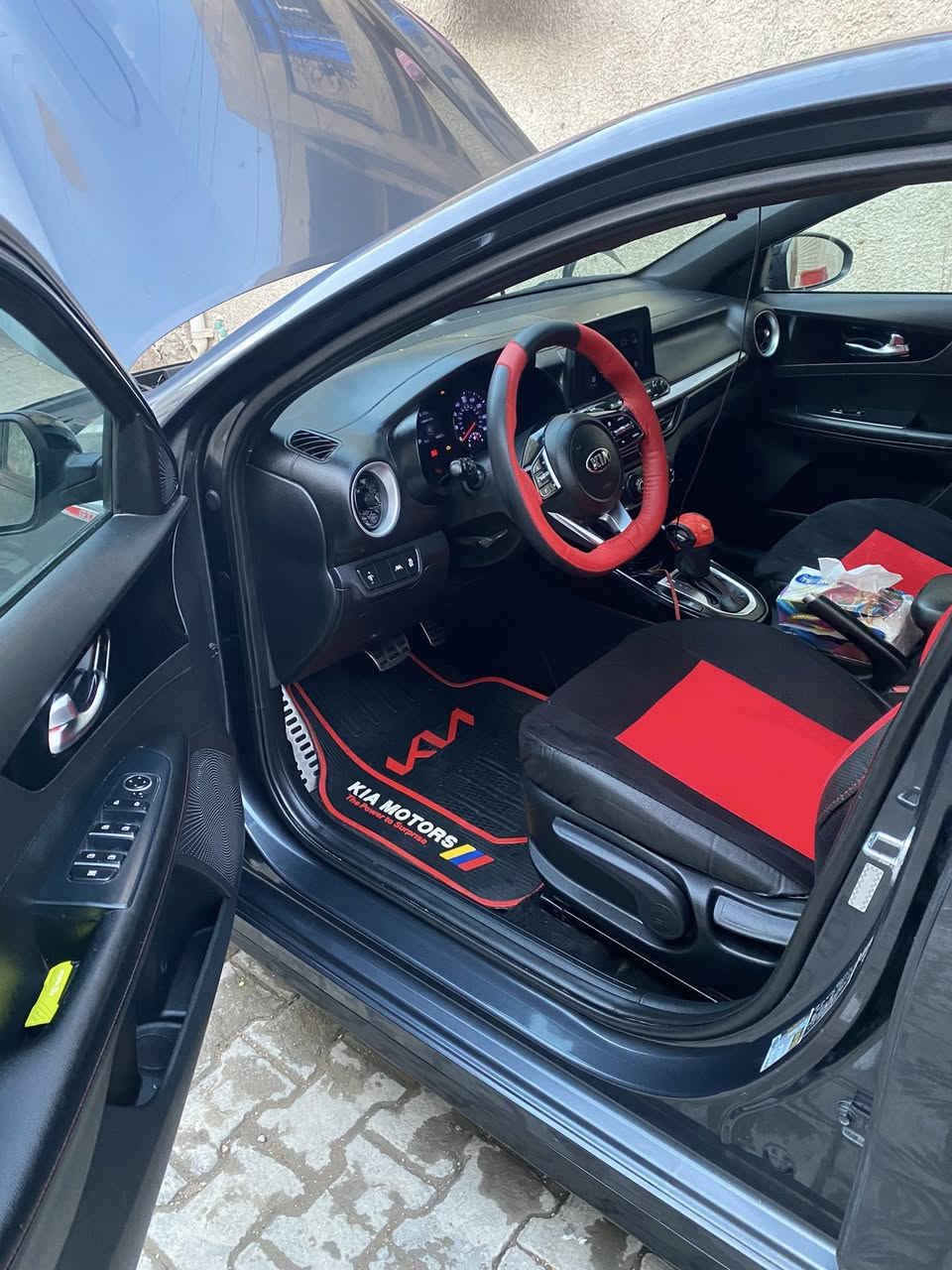 Gt2020
حادثهه فقط جاملغ خلفي الباقي كفاله السيارة نظيفة وما بيها نقص 
سونار جديد مسويلهه 
رايدها 130بيهه مجال بسيط
***********
