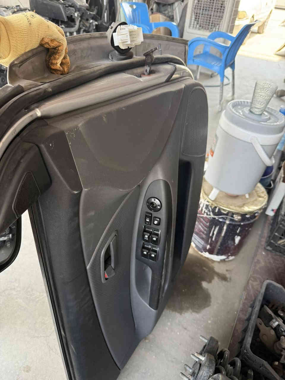 سلام عليكم 
تخم بيبان كيا ريو 2011 سلفري
مجمع اليسر
للبيع الأدوات الأحتياطية
لكافة السيارت 
العنوان النجف الأشرف حي الصناعي
 قرب جسر مستشفى الصدر
بأدارة علي الخفاجي
ارقام الهاتف (***********)  (***********)
