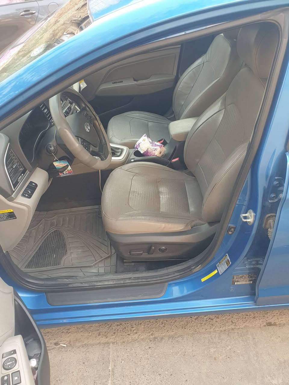 السلام عليكم ورحمه الله وبركاته
من رخصه الادمن المحترم
للبيع النترا 2017 وارد امريكي فول مواصفات ما عدا الفتحه ليمتد رقم اربيل باسمي تريد تحويل تريد وكاله
حادث جاملغ وبنيد بدون دواخل راجعات بارد فقط بدون صبغ تبريد فقط كمبريسر عاطل
مكاني بغداد الزعفرانيه 
السعر 115$ بيها مجال حق الجيه

للتواصل ‏‪***********‬‏
