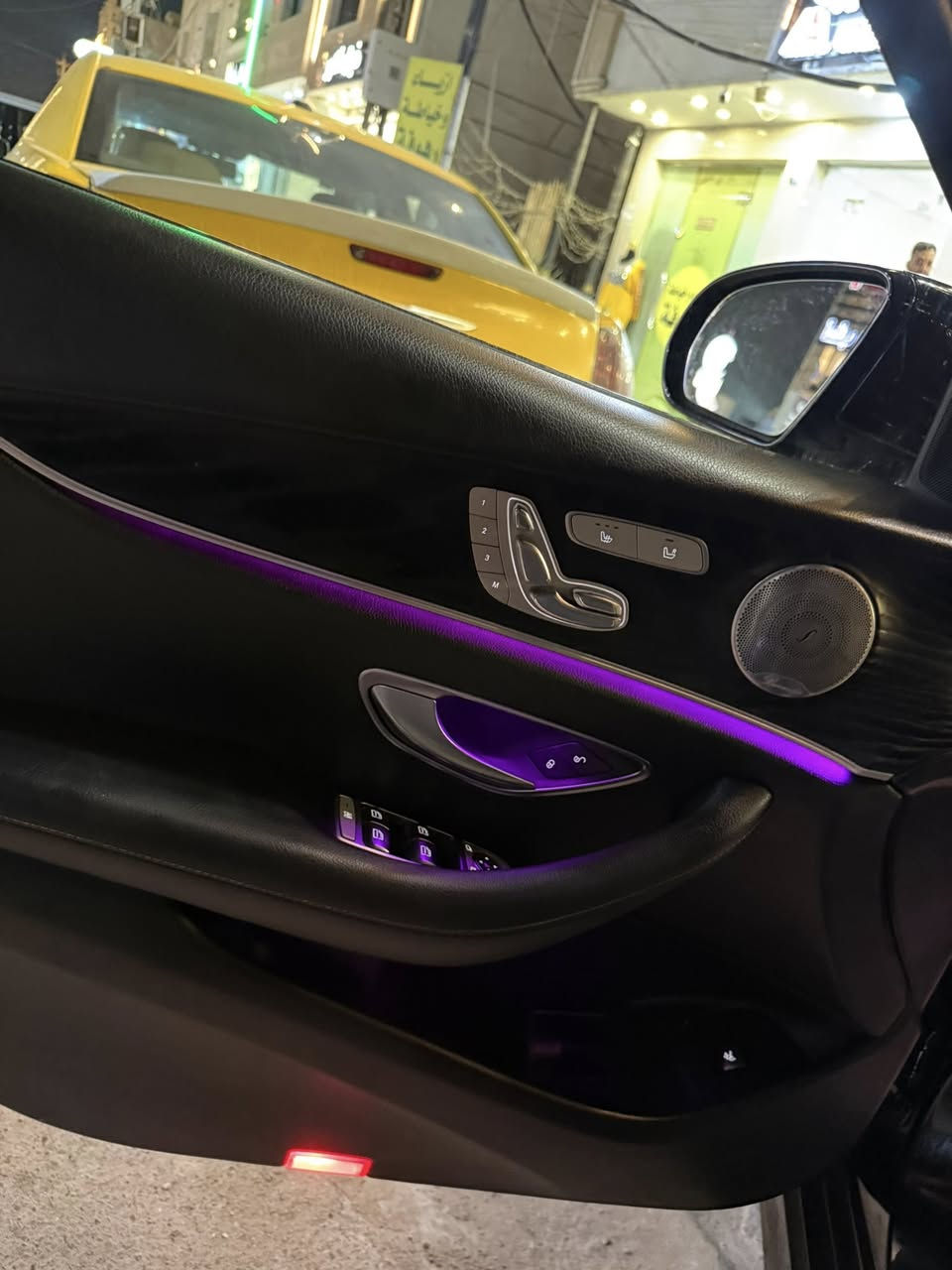 السلام عليكم 
مارسدس e300
Model 2019
سياره جديده بدون نقص
فول مواصفات 
بيه ٤ قطع صبغ
سعره ٢٣٩ مال بيع خواته ٢٧٥
مكانه بغداد
للاستفسار 
*********** واتس
