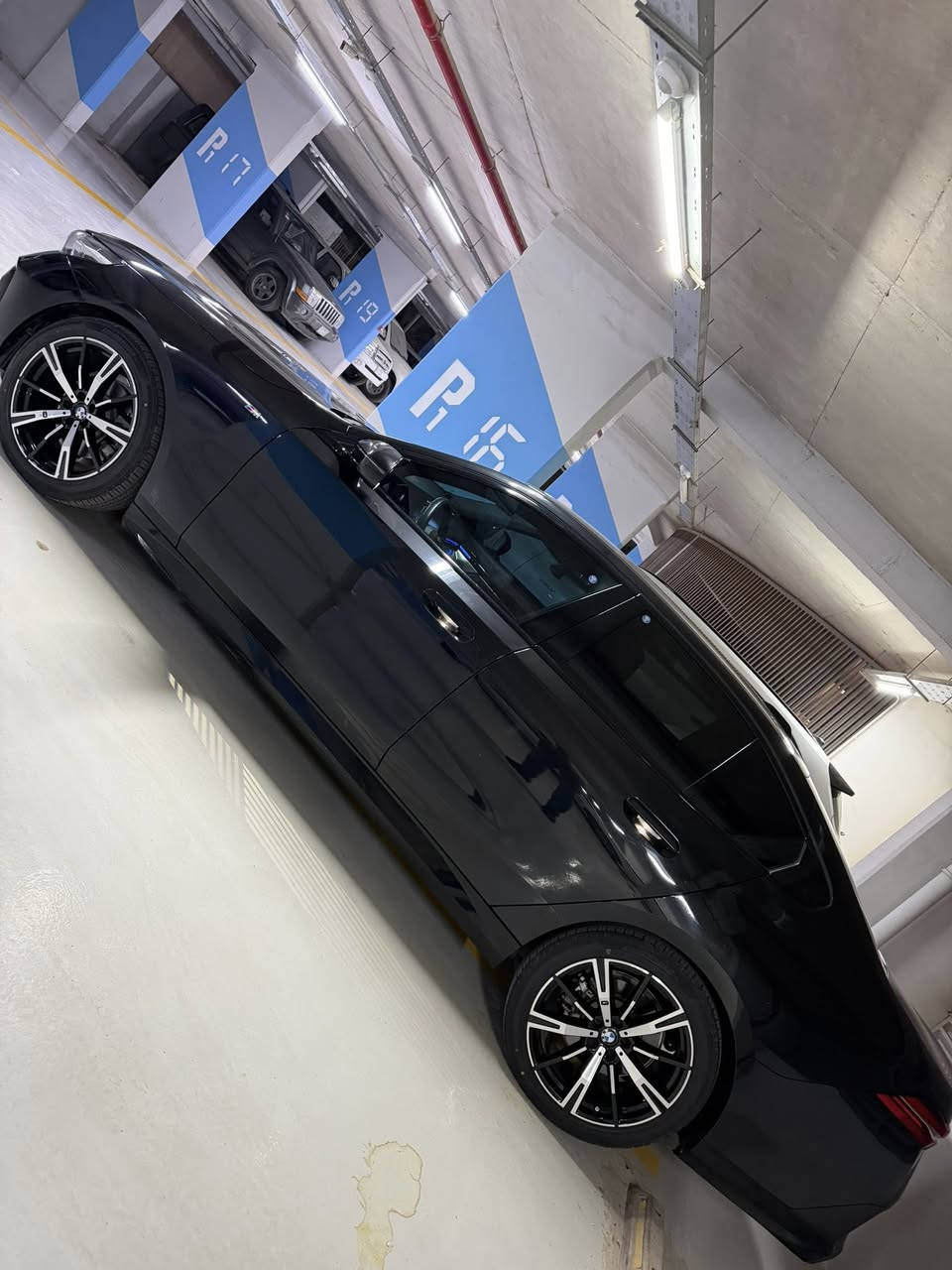 السلام عليكم للبيع بي إم دبليو حجم 520 وارد الماني مكفول من الحادث والصبغ ماشيه 46000كم ام بدي بلادي فول عدا السلايت وكامره وحده موديل 2024 رقم اربيل السعر 40000$ للاتصال *********** بغداد
