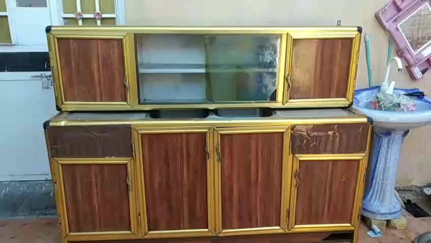 كاونتر سنك وتعليك مترين..... وسنك متر للبيع مكانهن الكرنه......


**إذا كنت صاحب هذا الإعلان وتريد حذفه لأي سبب، رجاءا أرسل رسالة إلى الدعم الفني**