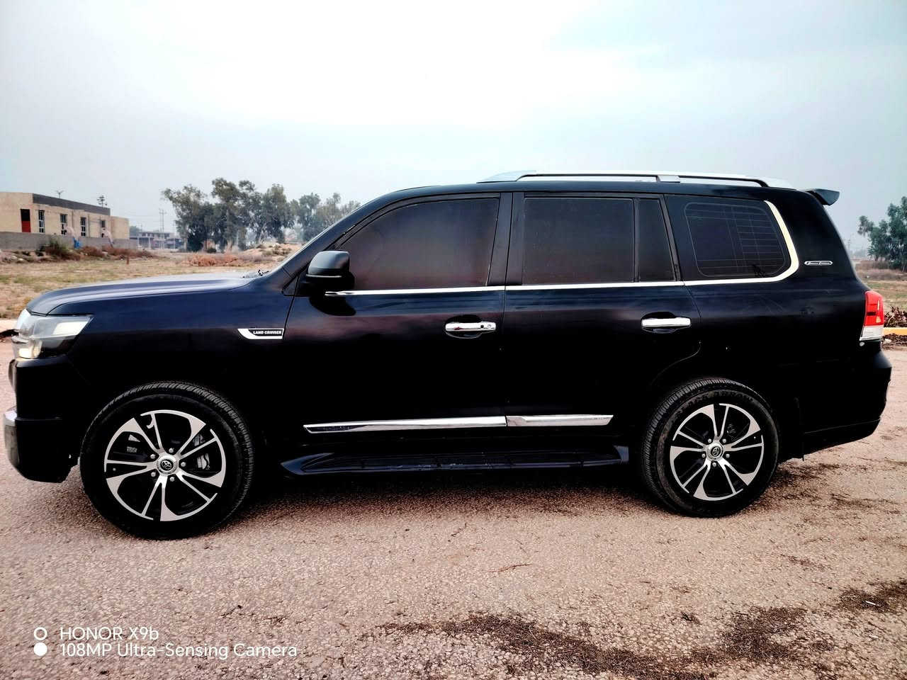 السلام عليكم تويوتا لاندكروز للبيع 2012 محدثه 21 داخل وخارج تحديث اصلي فول مواصفات سياره جديده وجاهزه تبريد ثلج حداديه جديده مكينه كير جدد تخم تاير جديد كهربائيات كلها شغال سياره جديده بمعنى الكلمه رقم بغداد بسمنه فول مواصفات واحد على واحد كشنات جلد كشن كهرباء فته سته سلندر داخل بيجي فور ويل السياره بيه تجيه بسيطه على جها الصدر  صبغ مكانات ابيع عام السعر 260. المكان بابل ناحيه الطليعه بيع فقط ***********
