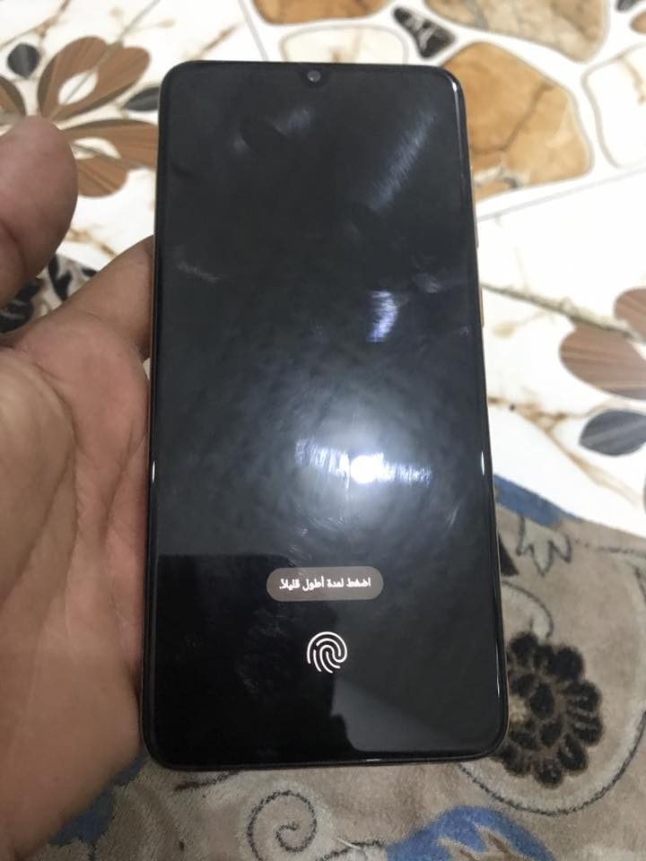 كلكسي A70تلفون غني عن التعريف 
الذاكره ١٢٨
يشغل بل العاب ٦٠فريم تلفون ولا غلطه مكاني حله بل مركز السعر ١٦٠ تواصل واتساب ***********

