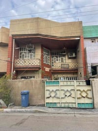 بيت للبيع الحرية حي السلام قرب اسواق الطائي بعد الاسواق بفرعين مساحة ١...