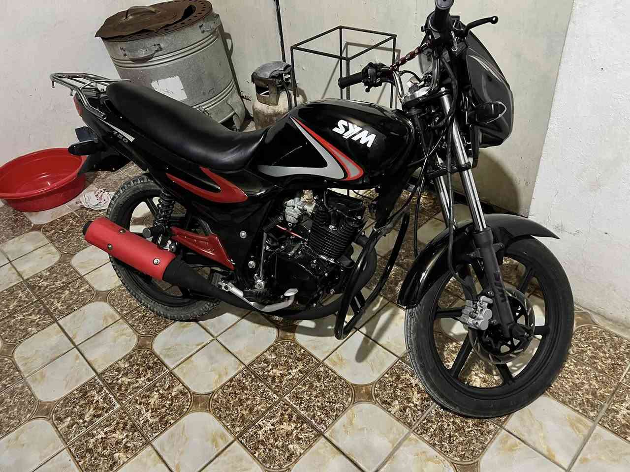 سايم كير موديل ١٢ مسجل رقم وسنويه
دراجه مانقصه برغي 
سعره مليون و ٢٥٠ وبي مجال 
العنوان منطقة الملعب 
***********
