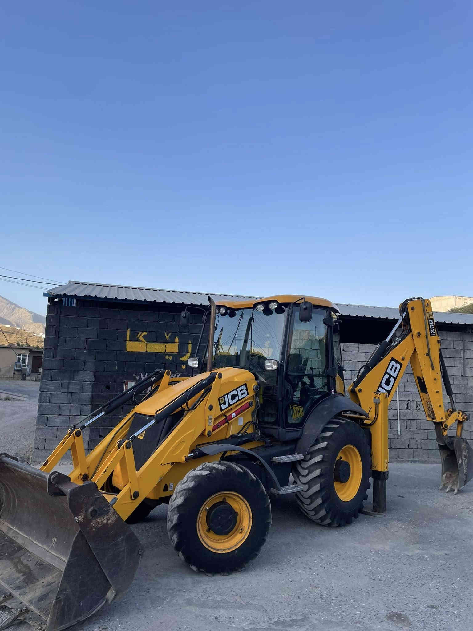 جیسی بی مودیل ٢٠١٣ فول ماسفات رقم اربیل
رقم موبایل:***********
