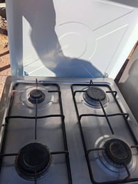 طباخ شرط الشغل زائد فرن شرط السعر اثنيناتهم 50,000 اتصال 07740930619