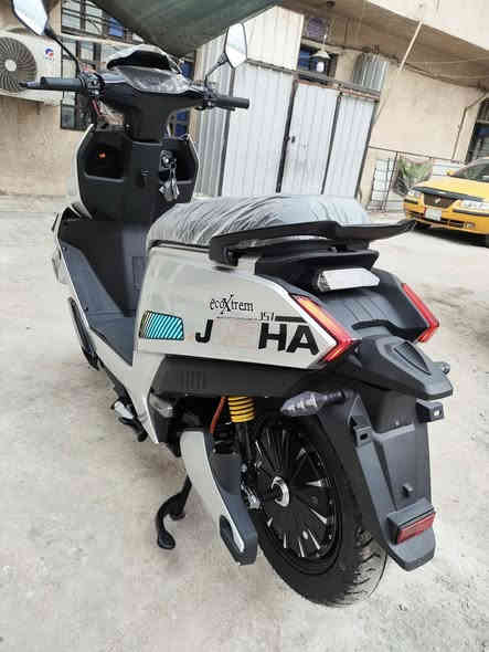 سلام عليكم 🙋 دراجــــــه شحن فراشه زيرو غير مستخدمه موديل 26 اصدار حديث 6 بطارية مسطره ***********سعر 950 بيها مجال مكاني بغداد سوك الغزل ملف بقدرة 2500 واط سرعته 100 كم تقطع مسافه 70 كيلو  نشرات ليليه  لايت مغير الون
