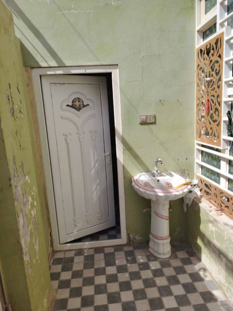 بيت ايجار طابقين ميلاد طريق جنه عامود 90 
ايجاره 350 مقدمه 3 اشهر
غرفتين وصالتين وستقبال ومطبخ وصحيات وطارمه ***********
