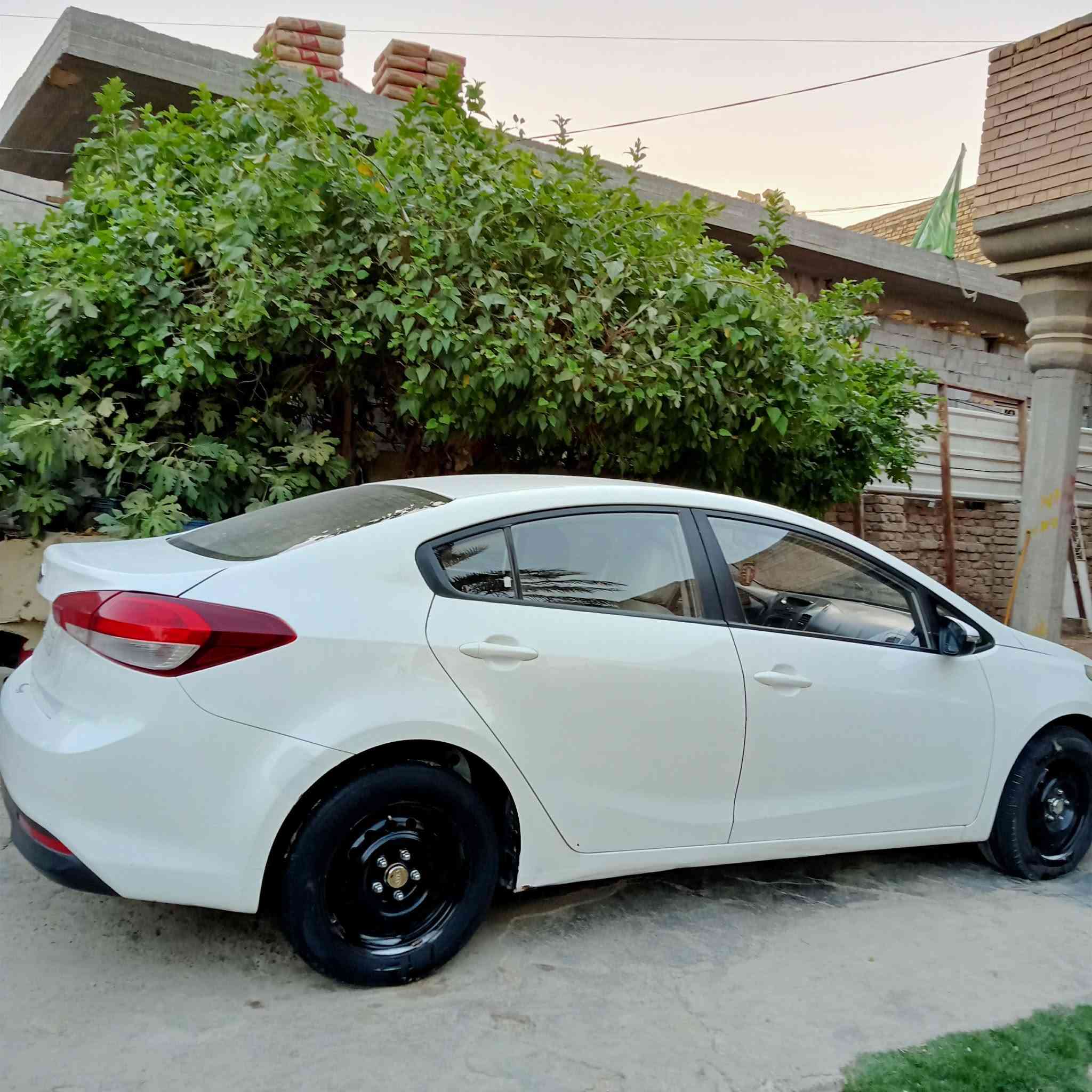 السلام عليكم كيا سيراتو 2017خليجي للبيع ‏‪ مكلف بلنشر ‏‪ رقم صاحب السيارة ‏‪0770 976 5002‬‏
