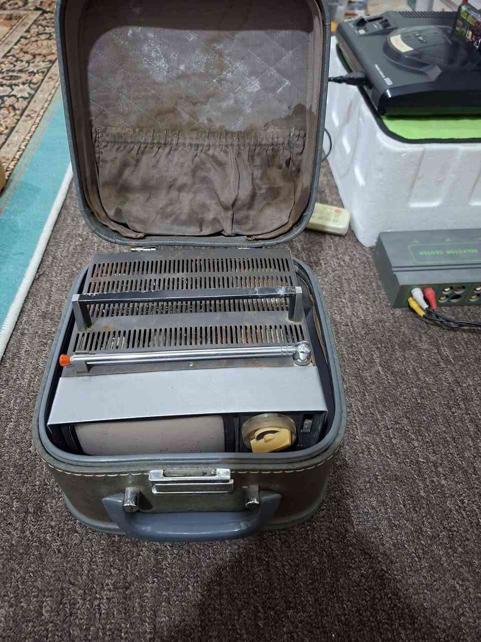 سلام عليكم
تلفزيون سوني قديم مع الحقيبة الاصلية مالتة التفاصيل كلها مذكوره بالفديو السعر 40 مكاني النجف يوجد توصيل📺🚛


**إذا كنت صاحب هذا الإعلان وتريد حذفه لأي سبب، رجاءا أرسل رسالة إلى الدعم الفني**