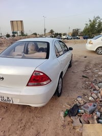 نيسان • ٢٠٠٧ • ٤ اصابع معجون