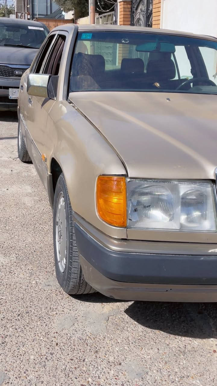 مارسدس دب موديل 1991
مكينه وكير بطه 2500 خير من الله وصدر امامي وخلفي نضيفات غرفتها نضيفه وكراسي كهرباء شغاله ودواخلها نضيفه وقواعد الدبل سليمه  وكهربائيات شغاله طقم تايرات جديد
 والسياره بسمي تحويل ثاني يوم رقم بغداد السعر 55 ورقه  العنوان بغداد البياع
الاتصال على الرقم
*********** 
 ***********
