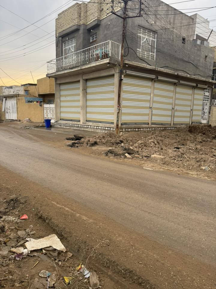 السلام عليكم قطعه ارض زرعي الشعب السريدات المربع الثالث قرب السده مساحه 130بيه رفت خدمات كامله ماء مجاري كهرباء تبليط سند 25بناء مفتوح على شارع عام وجه 10ونزال 13السعر 27مليون قرار محكمه ***********
