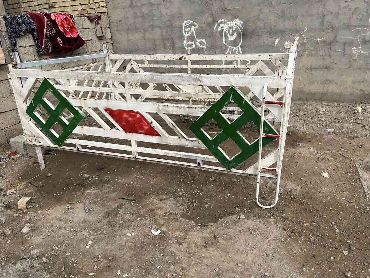 سلام عليكم\محجره بنكو ثري 
سعر 200وبيه مجال 
العنوان /بغداد مقابيل الحسينيه مال الراشديه


**إذا كنت صاحب هذا الإعلان وتريد حذفه لأي سبب، رجاءا أرسل رسالة إلى الدعم الفني**