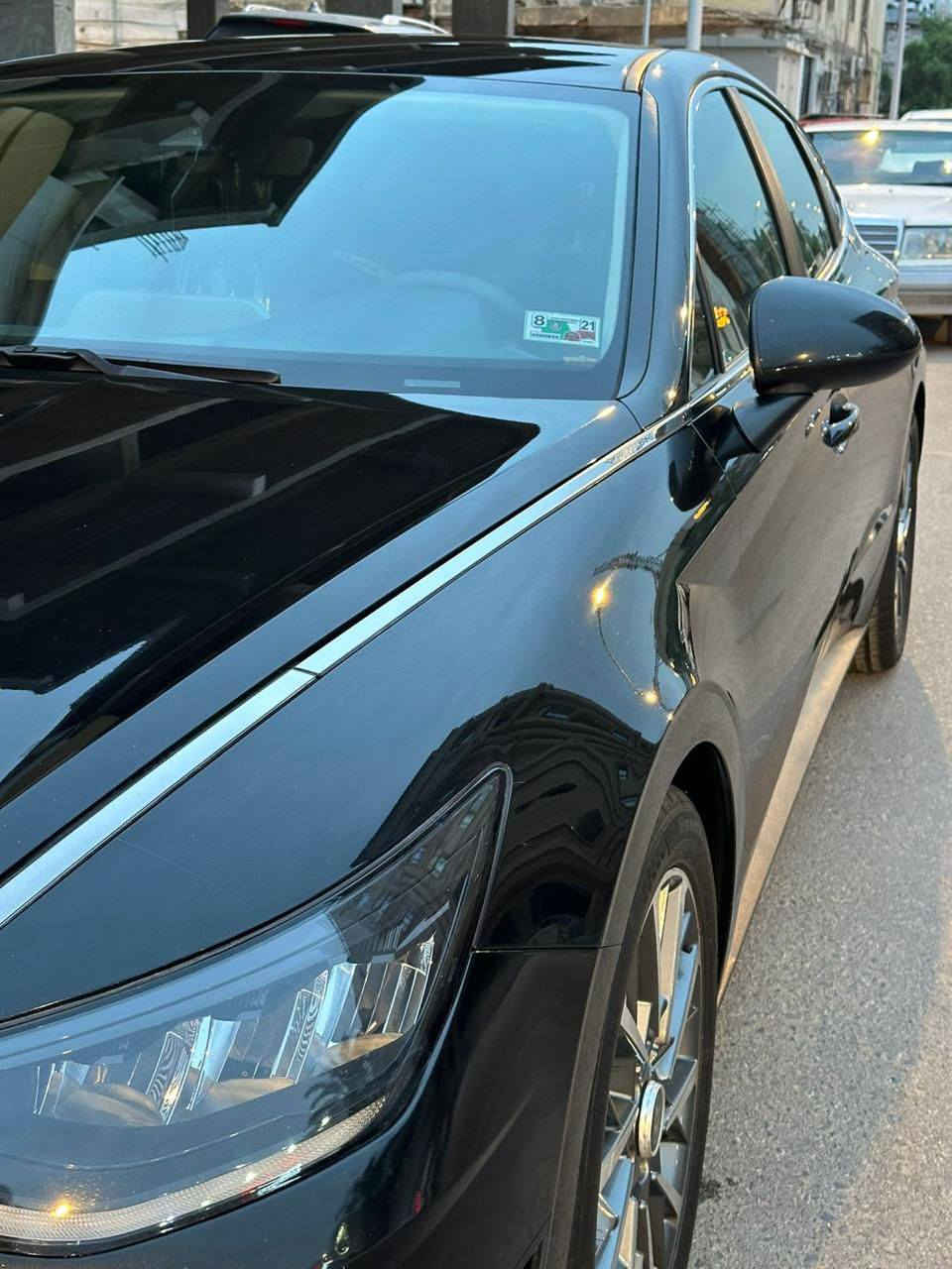 السلام عليكم سوناتا موديل 2021 رقم بصره معوقين بسم ولد شاب سنه وتصير حره وارد امريكي تقرير مياه امطار كفاله سياره جديده محرك 2500مامفتوح وجاهزه عنواني البصره مراوس او بيع السعر 155 وبيها مجال مكلف بالنشر رقم راعي السياره ***********
