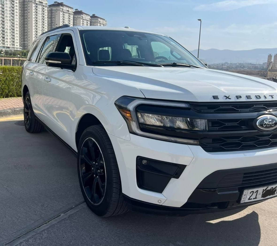 فورد اكسبديشن موديل 2022
وكالة القاصد رقم سليمانية مميز 
لمتيد ستيلث فوول للاخير مكفولة 
مواصفات كامله فتحه/دوسات كهرباء/٢بصمه سويج/ ٥ بصمات مع صندوق/كشن حار وبارد/ كامره 360/ رادار امام وخلف وجوانب/ سلايت بانوراما/قيادة آلي/ شاشه تسلا/وبيها بعد مواصفات ......  السيارة كامله مكمله وجديده 👈موجوده ببغداد 
مغلفة ppf ماشي ١٦ الف كيلو متر تقريبا 
السيارة كالجديد والسعر منقصر المهتم يتواصل معنا وبخدمته 
***********
