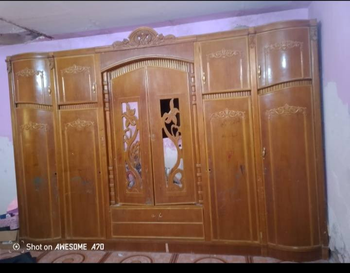 بوفيه للبيع ب30الف
كنتور للبيع ب300 ألف قفل 
شراي اتصل برقم ***********
