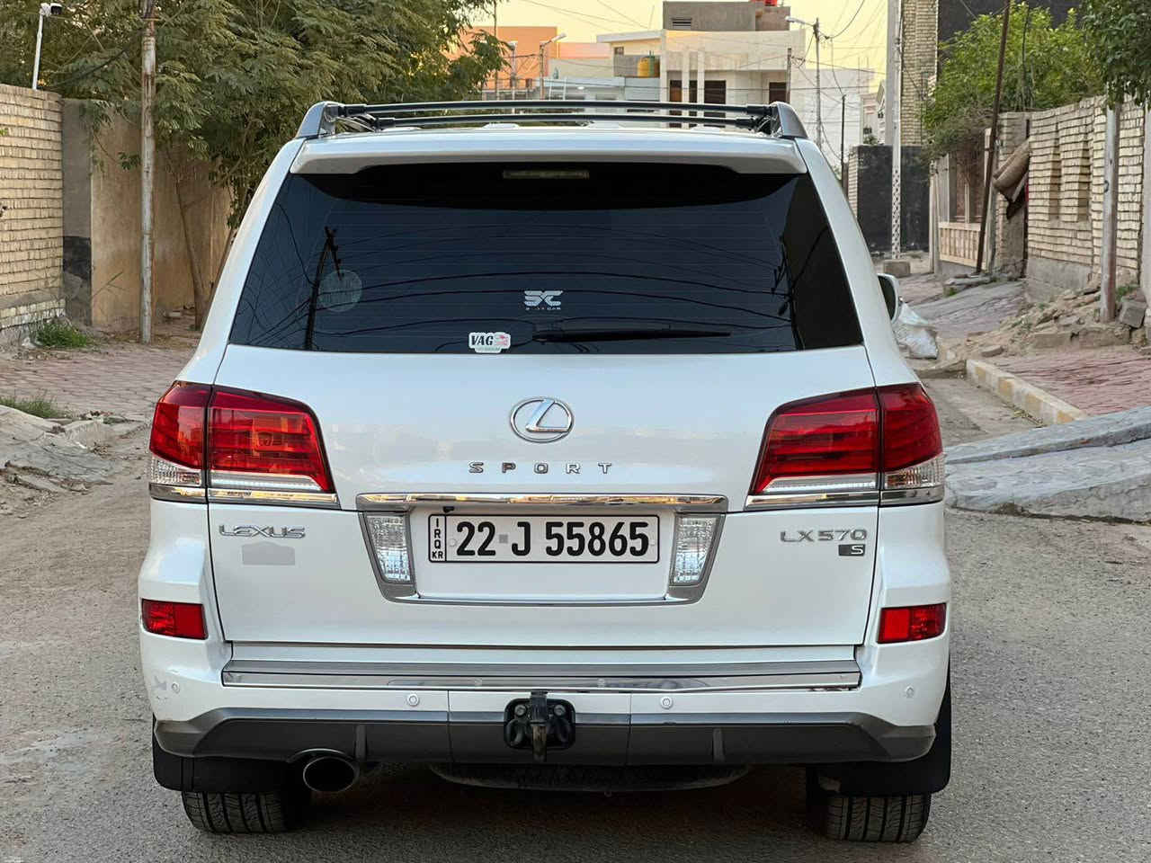 السلام عليكم 
للبيع لكزس 2014 بريم فول مواصفات
كفاله عامه بيها بيها ربع دعاميه خلفيه صبغ 
مكينه كير حداديه كفاله تخم تاير جديد
رقم ربيل بأسمي هزه وسنوية جديده
السعر 410 وبيها مجال مكانها بغداد السيدية 
للاستفسار ع *********** بغداد, العراق
