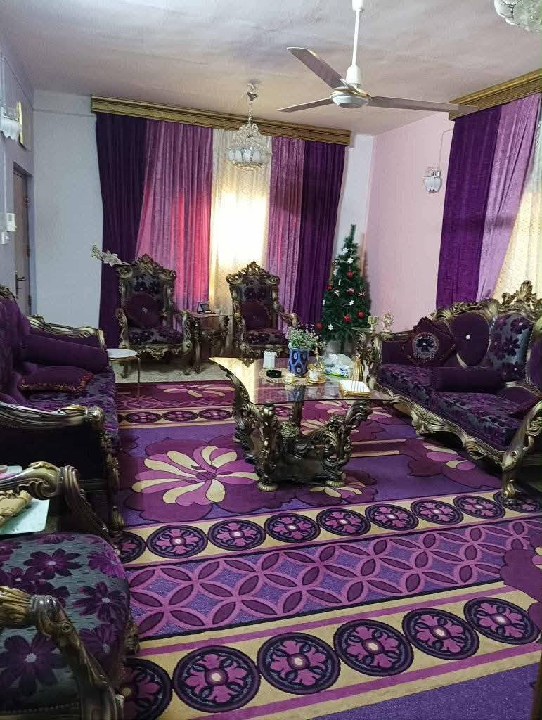 للبيع دار طابو صرف المساحه 474غرفتين نوم وهول وستقبال مطبخ حار وبارد الطابق الثاني  نوم وهول ومخزن كبير خدمات كامله يبعد عن الشارع العام 5متر ورديه خارج ابو مصطفى للعقار *********** السعر خاص
