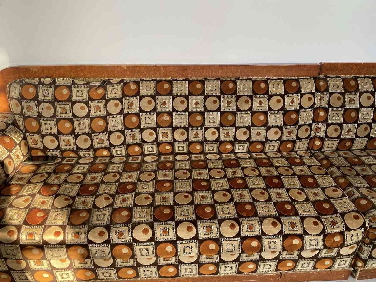 سلام عليكم موجود تخم للبيع ٦ قطع معى ميز المكان حله شارع ٨٠  : للاستفسار موجود واتساب ***********
