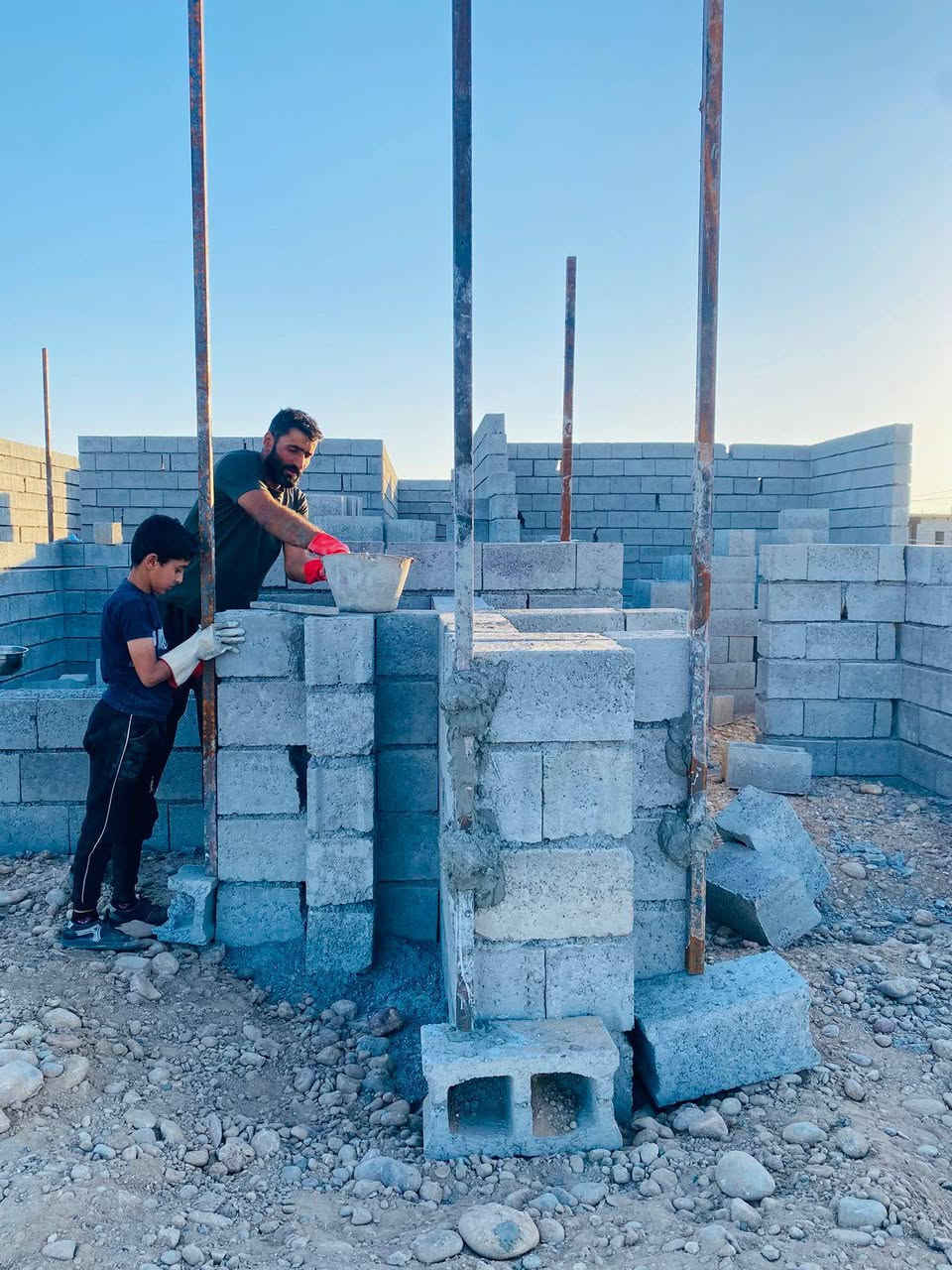 بعد السلام...
يوجد كادر لكافه أعمال البناء دقه با العمل شرط بناء مساطر درجه اولى 
***********
+كادر جاعد رسمي وليس متفرق
