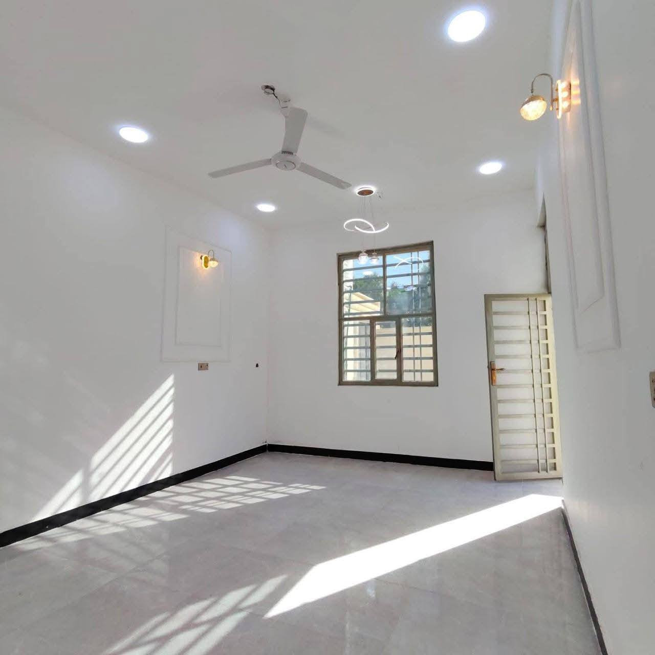 🏘 بيتين للبيع – بناء حديث
📍 الموقع: البصرة / أبي الخصيب / حمدان
✨ جميع الخدمات متوفرة
📄 الطابو: زراعي عراقي
📐 المساحة:
▪️ مساحة كل بيت 200 متر مربع
🏗 تفاصيل كل بيت:
▪️ بناء حديث
▪️ غرفتان نوم
▪️ صالتان
▪️ مطبخ
▪️ ديوانية
▪️ صحيات
▪️ كراج سيارة
▪️ حديقة
💰 السعر: 117 مليون للبيت الواحد
🔄 قابل للتفاوض
📞 للاستفسار والاتصال:
*********** البصرة, العراق
