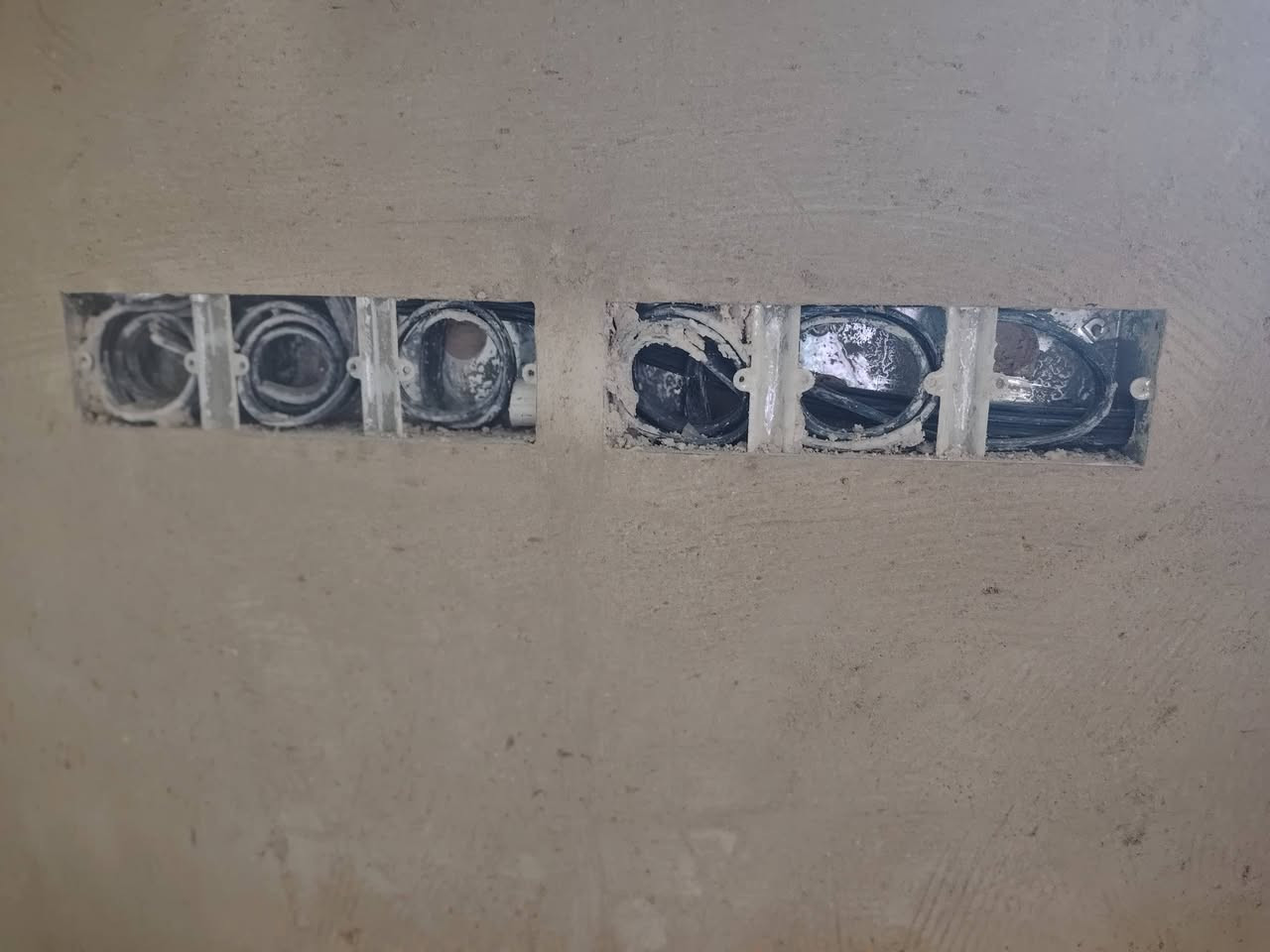 السلام عليكم ورحمة كادر مبيضجية جص وبورك ثنين خلفات شغل درجة أولى مصاطر سرعة ونضافة بالعمل سعر المتر ٦٠٠٠ اتصل وتدلل ***********
متفرغين حاليا
الله يرزق الجميع
