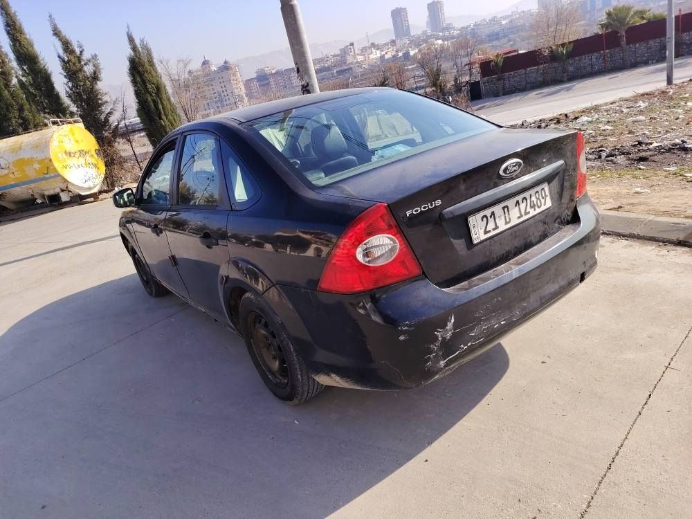 فورت فوكس گير عادي 2011
***********
***********
ته بريد 
گير عادي 
بي بوياخ
به شه رتي ته قه و ره قه 
گيرو مه كينه به شه رتي سه د فيته ر 
سه نه وي تازه به ناوي خومانه وه 
ره قه مي تازه يه چوار تايه ي لوكي بو به ستراوه 
ناوي وه ك سفر وايه 
زور زور مه زبووت 
به شه رتي فحس و تراي فيته ر
به قه د نيو سه ني به نزيني خوار گلله ي بكه ن 
58 گه لاو معامه له
سليماني هه واري شار السليمانية, العراق
