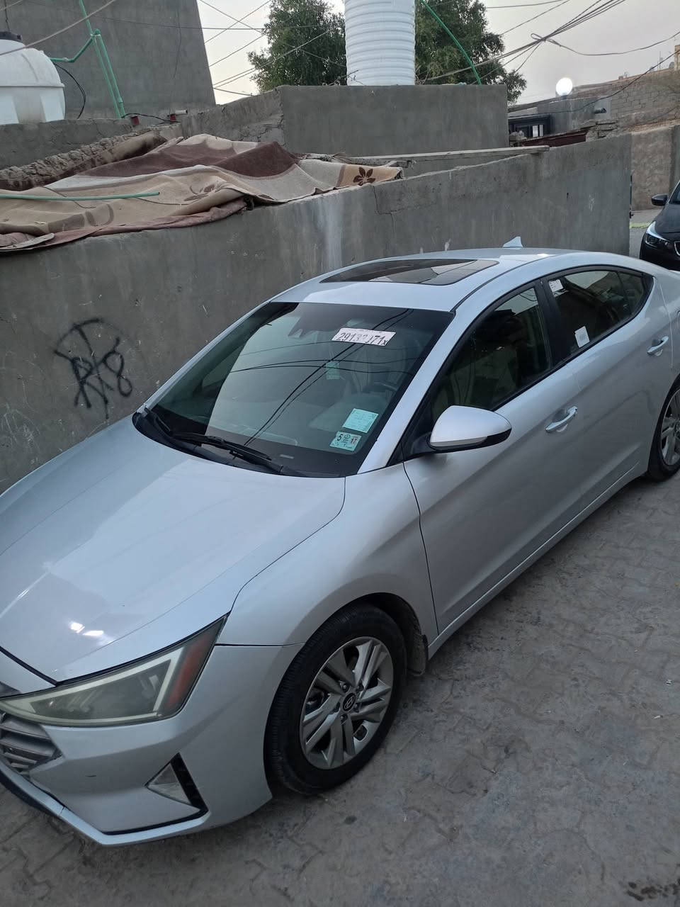 رقم بابل بيها قطعتين صبغ ووحده كلير فول فتحه وبصمه كامله السياره
*********** السعر 120
