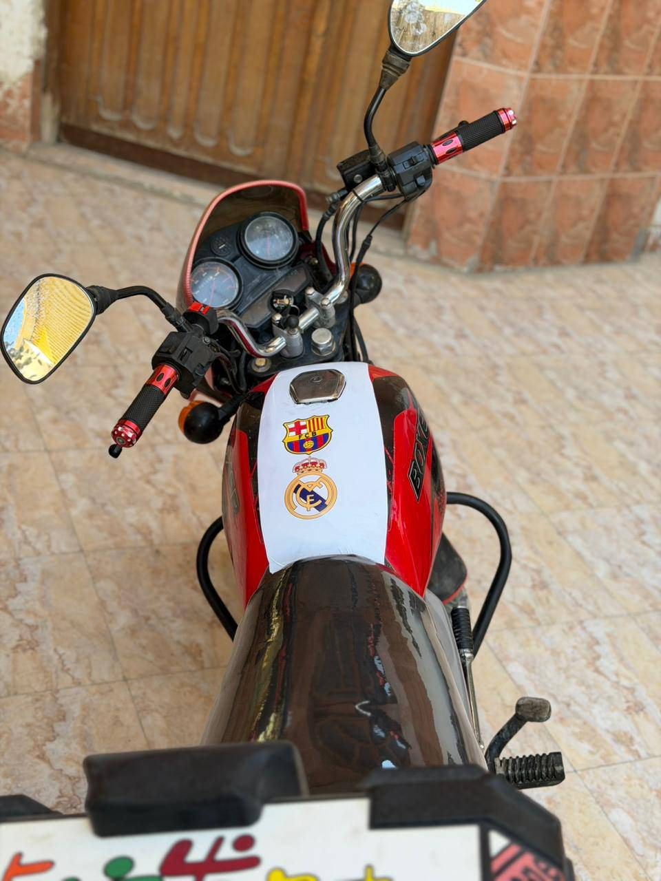 سلام عليكم بوكسر للبيع موديل 22 رقم بابل انكليزي دراجه مفتوحه مره وحده ب1550 وبيه مجال مكاني الحله بابل ***********
