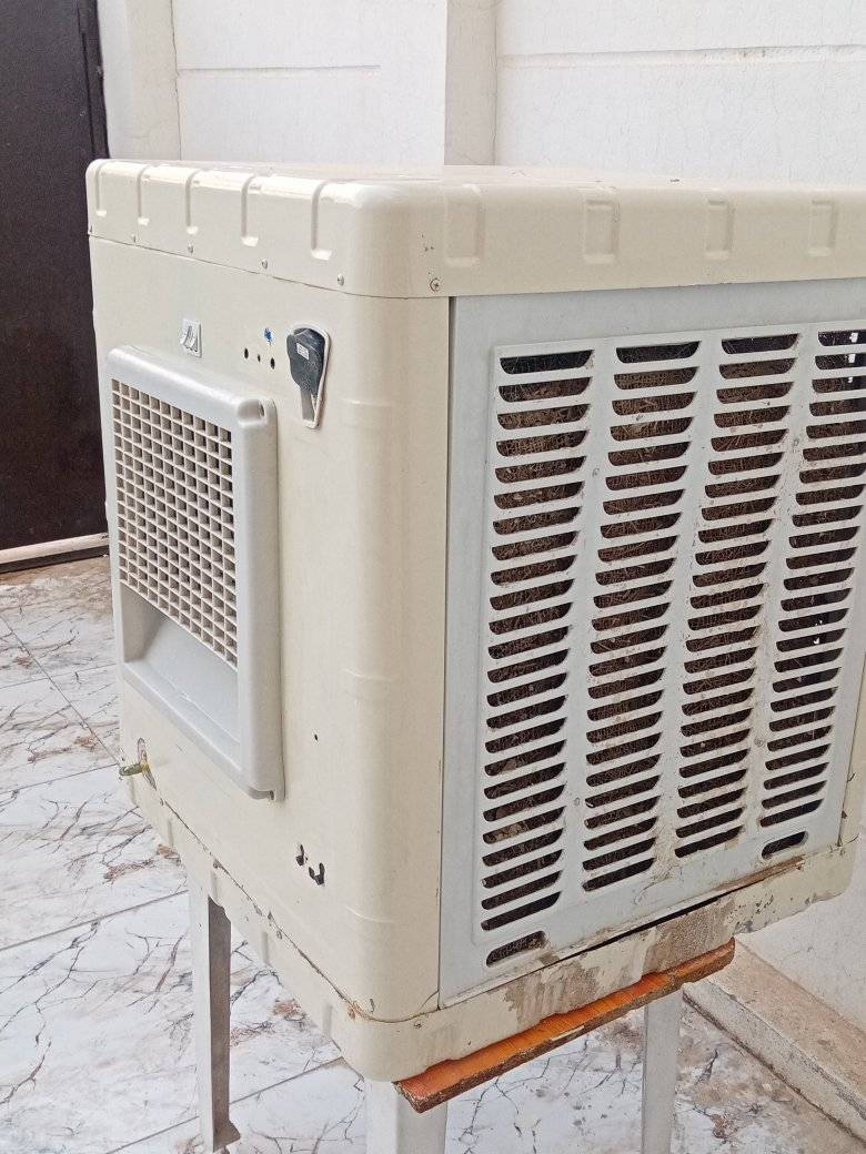 مبرده للبيع شغاله السعر ١٠٠ وبيها مجال بيبان بلاستك للاتصال *********** المكان كربلاء المقدسه
