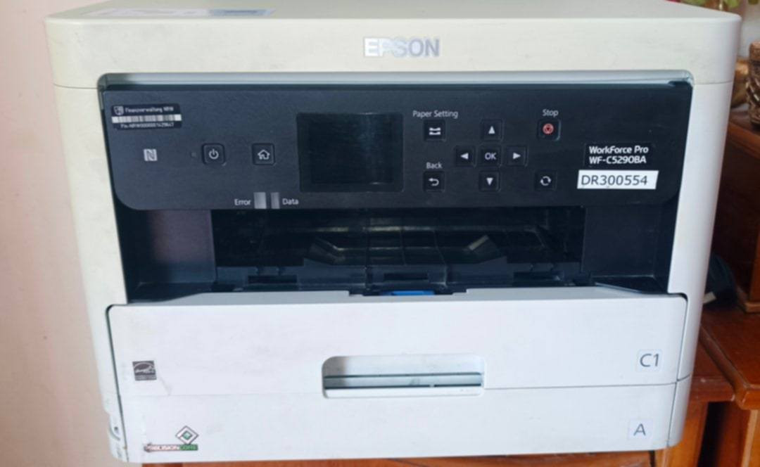 السلام عليكم
طابعة ايبسون 5290 دقتها جيده جدا ملغية الشرائح والفضله يعني بعد ماتصفر هذه الطابعه تجي بدون سكنر تطبع ملون وابيض واسود حبرها سائل 4 الوان  اعلى سعر ابيع اترك سعرك بالتعليقات 
او تتواصل واتساب ***********
