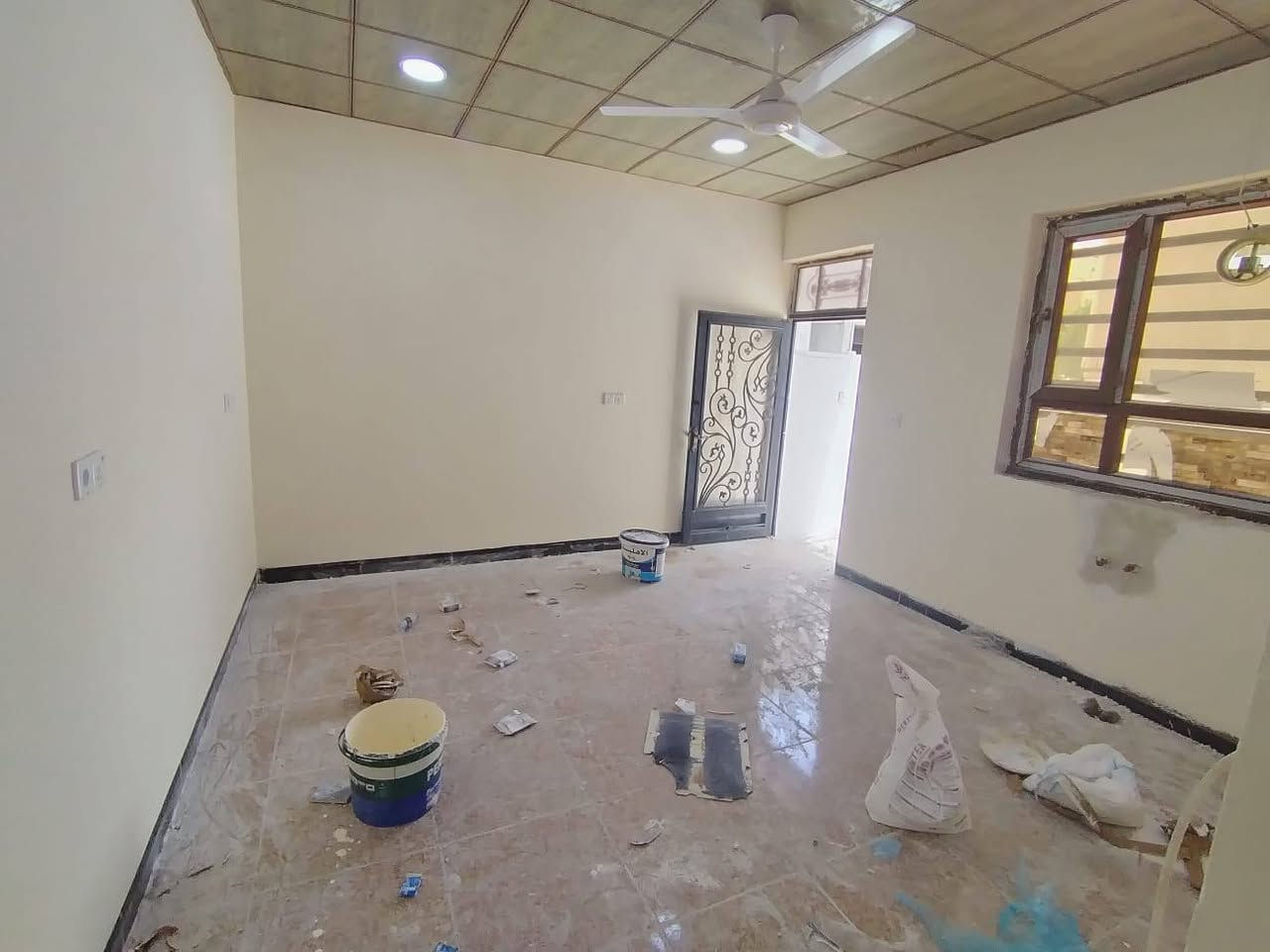 بيت ١٨٠ متر للايجار بحي عدن مجاور مدينة الالعاب سمايلاند
كراج كبير استقبال غرفة نوم ومطبخ صحيات 
***********
***********
واتساب اتصال
