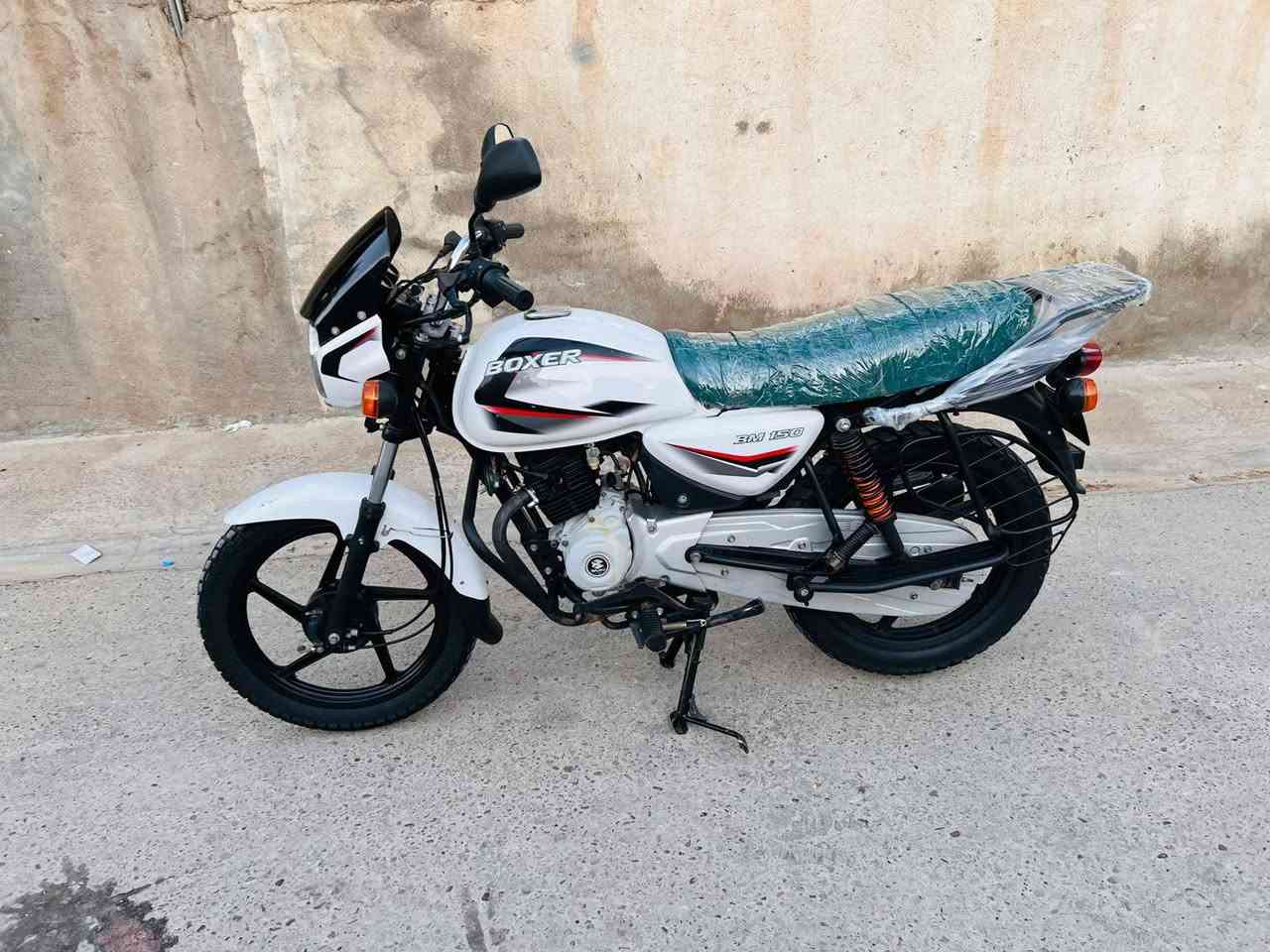 سلام عليكم بوكسر للبيع
موديل2023 الدراجه مابيها نقص فول
كهربائيات محرك شلعه معدل
ماناقصها  شي تاخذها ماتصرف عليها الف
مرقم ديالئ
 شرط تحويل ثاني يوم عنوان ديالى بعقوبه
الاستفسار***********

