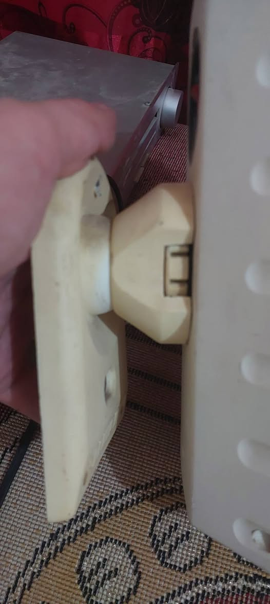 زوج سماعات جداريه تتعلك بالحايط اعتقد ٦٠ واط ممكتوب عليهه نظافه ٧٥ %
السعر 
٦٠
***********
