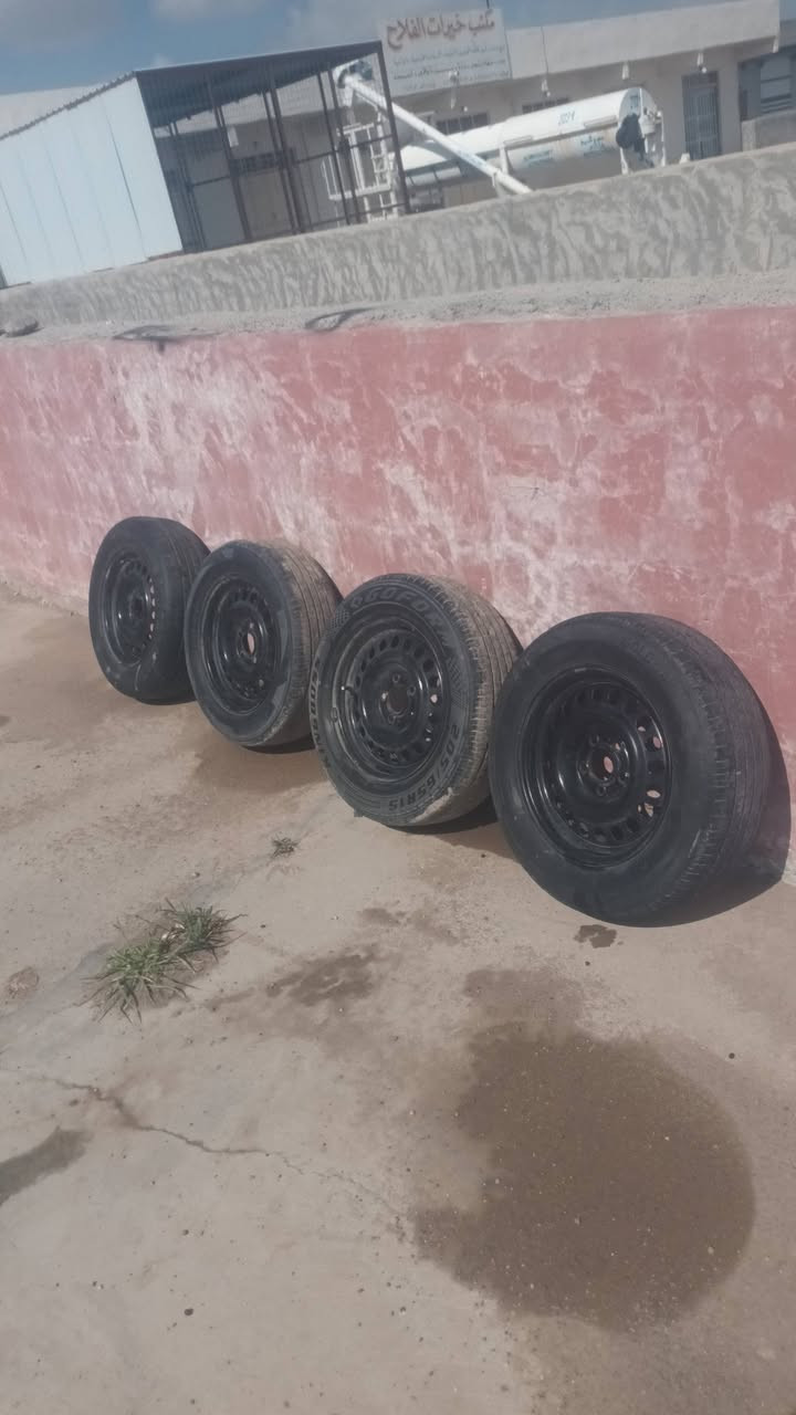 4 وياله مع تايراتهن / الويل عادي نضيف والتاير نص عمر رايدهن 100 مكاني العلم فلكه الفرسان / رقمي ***********
