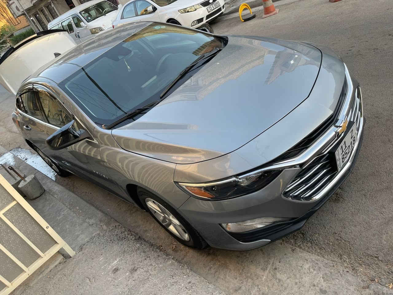 السلام عليكم 
ماليبو 2023 
وارد امريكي الحادث موضح بالصور 
ماشيه 5 الاف 
رقم بغداد 
12,200$$ وبيها مجال بسيط 
***********
بغداد الكريعات
