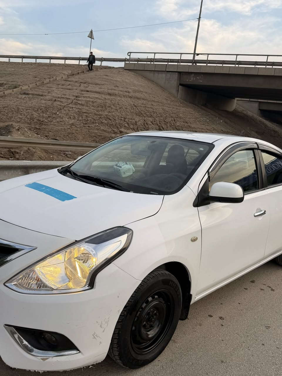 السلام عليكم نيسان سني عندي بليتة الزركة موديل2020 بيهة جاملغ وبنيد وبارد بين الباب الي ورة الصدر والجاملغ رقم بغداد الانكليزي باسمي السيارة  سيارة نضيفة جدا ستعمال بيت  السعر105وبيهة مجال بسيط للشراي مكان بابل للاستفسار:***********
