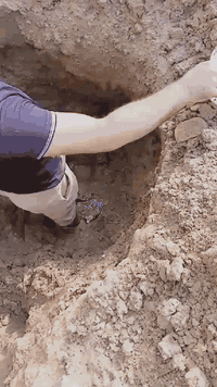 خلفه 🔧تأسيس  صيحات عامه و🪏حفر ماء💧 من الابي وربط مجاري على رئيسي   يوج...