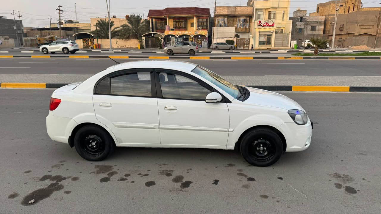 كيا ريو موديل 12 كفاله عامه رقم بغداد راعيها بصره مكينه 1600 كفاله كير مكينه تبريد حداده جديده كأمره خلفيه تخم تاير سياره جاهزه بصمه تشغيل 
موبايل*********** البصرة, العراق

